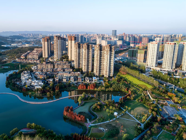 Guiyang-Yueshan-Lake-Gated-Community